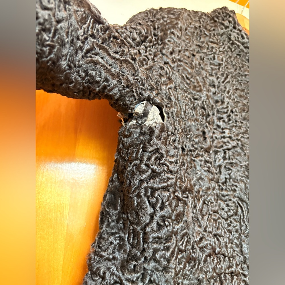 Elegant 1950s Black Astrakhan/Karakul/Persian Lamb Coat, size L. - Picture 7 of 9